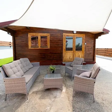 Cabin In Village Hébergement de vacances Lófou